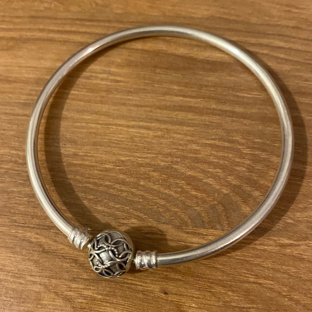 Pandora Bangle size 19 Mother’s Day 2018